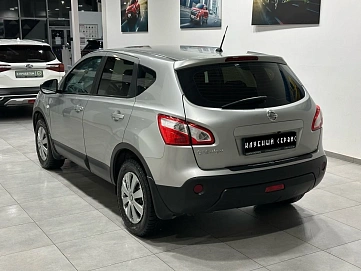 Nissan Qashqai, 2010г, передний привод, механика