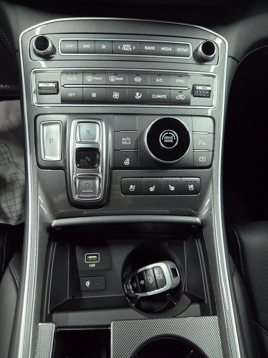 Hyundai Santa Fe, 2023г., полный привод, автомат