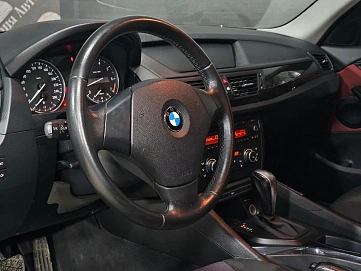 BMW X1, 2012г, задний привод, автомат