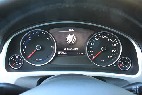 Volkswagen Touareg, 2016г, полный привод, автомат