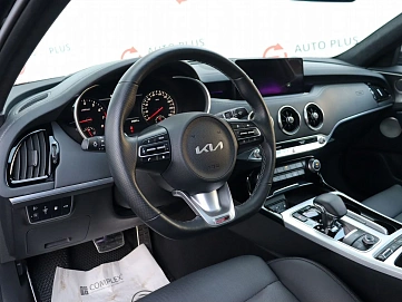 Kia Stinger, 2023г, полный привод, автомат