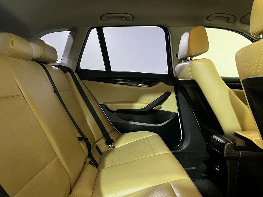 BMW X1, 2011г., задний привод, автомат