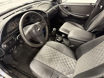 Chevrolet Niva, 2010г, передний привод, механика