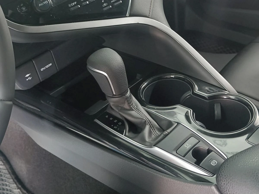 Toyota Camry, 2019г., передний привод, автомат