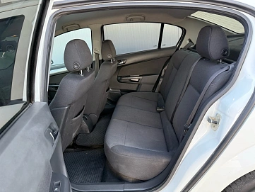 Opel Astra, 2012г, передний привод, механика