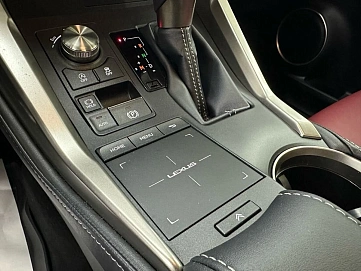 Lexus NX, 2017г, полный привод, вариатор