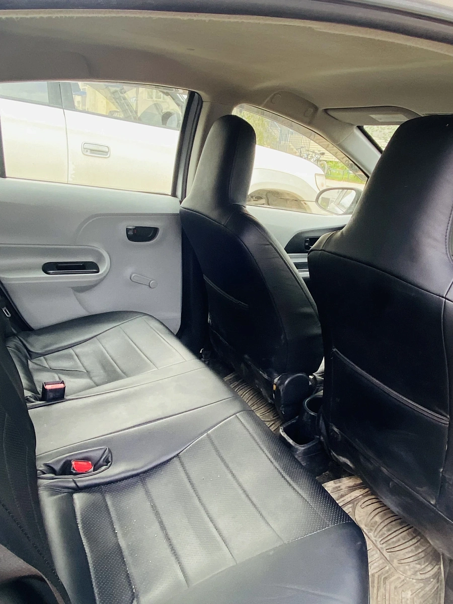 Toyota Aqua, 2013г., передний привод, вариатор