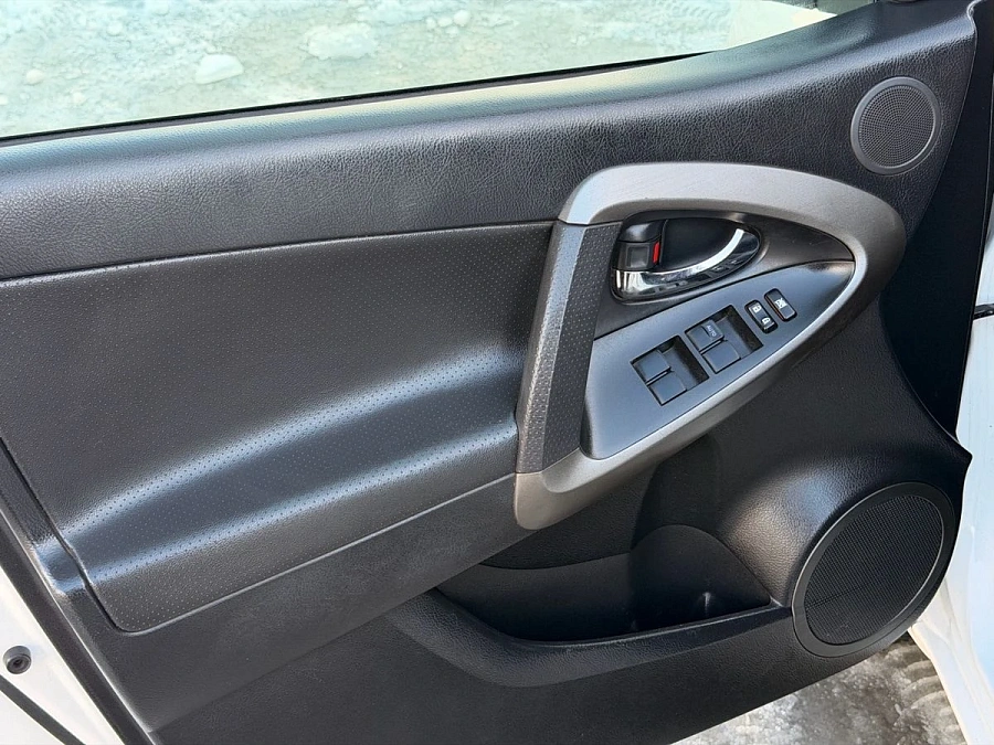 Toyota RAV4, 2011г., полный привод, вариатор