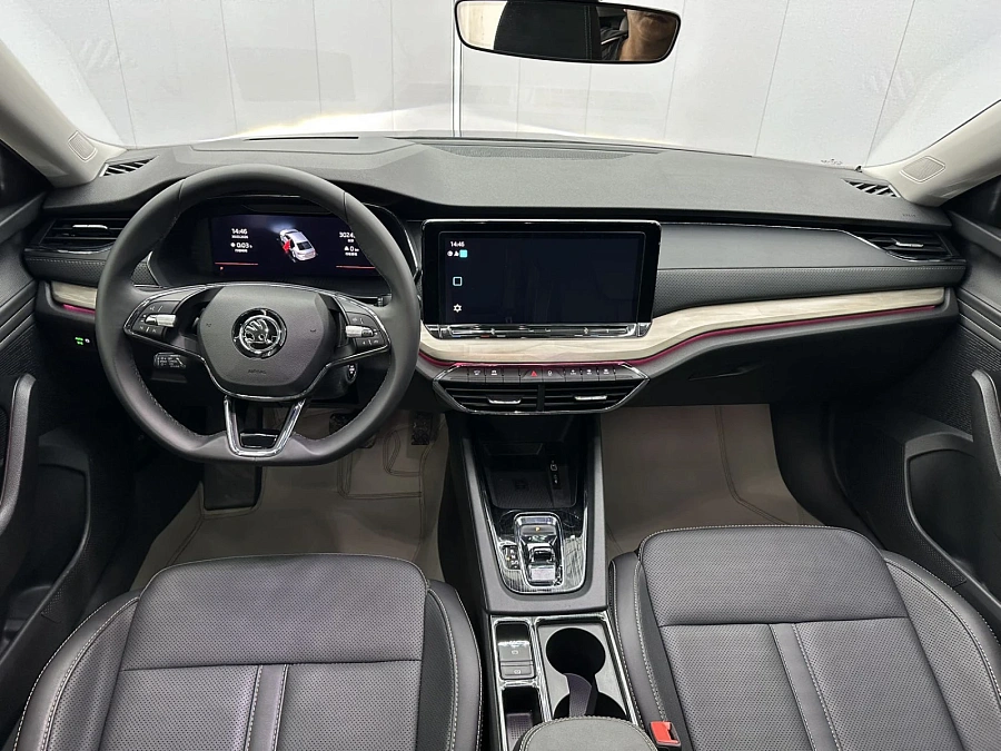 Skoda Octavia, 2022г., передний привод, робот