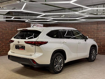 Toyota Highlander, 2021г, полный привод, автомат