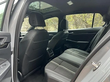 Volkswagen Golf, 2021г, передний привод, робот