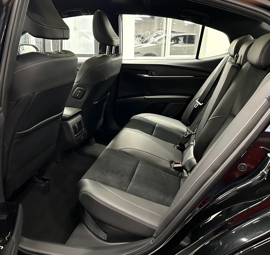 Toyota Camry, 2025г., передний привод, вариатор