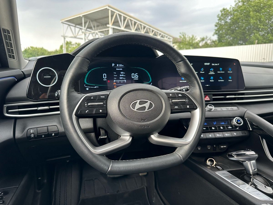 Hyundai Elantra, 2023г., передний привод, автомат