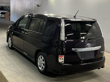 Toyota ISis, 2012г, передний привод, вариатор