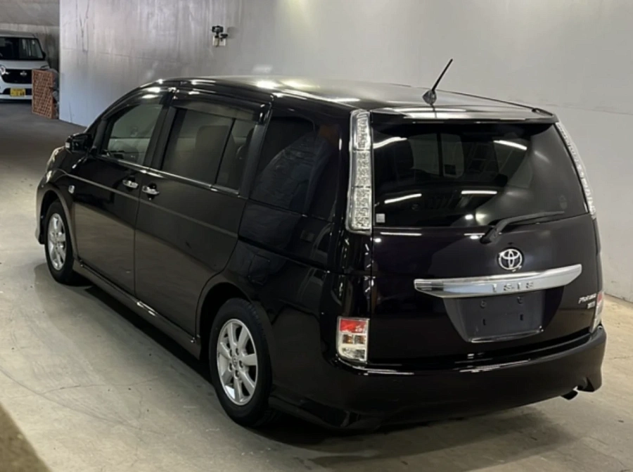 Toyota ISis, 2012г., передний привод, вариатор