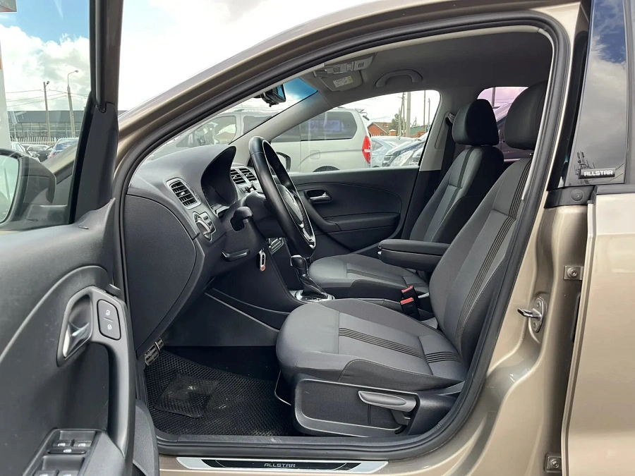 Volkswagen Polo, 2017г., передний привод, автомат