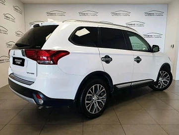 Mitsubishi Outlander, 2018г, передний привод, автомат
