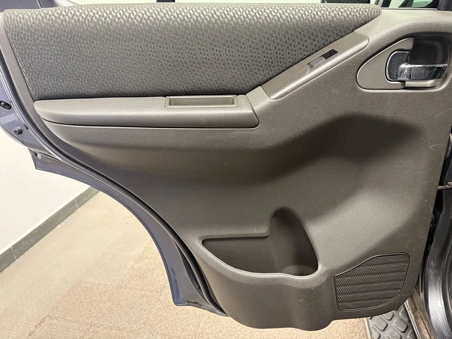 Nissan Pathfinder, 2011г., полный привод, механика