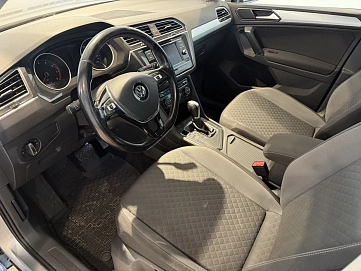 Volkswagen Tiguan, 2017г, передний привод, автомат