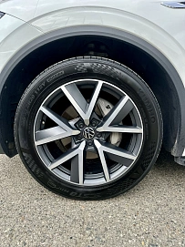 Volkswagen Touareg, 2020г, передний привод, автомат
