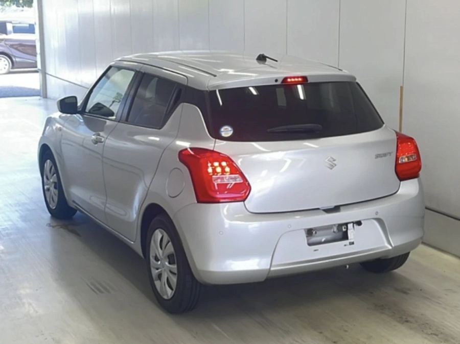 Suzuki Swift, 2021г., передний привод, вариатор