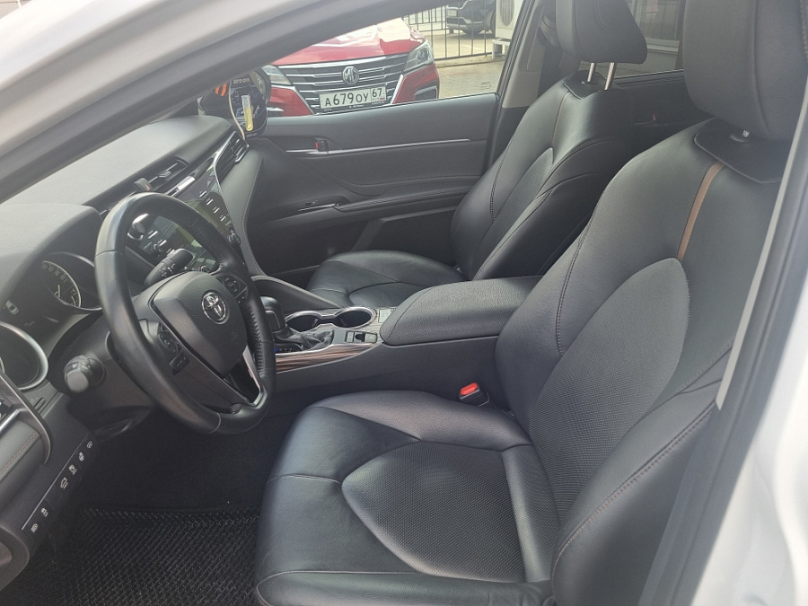 Toyota Camry, 2019г., передний привод, автомат