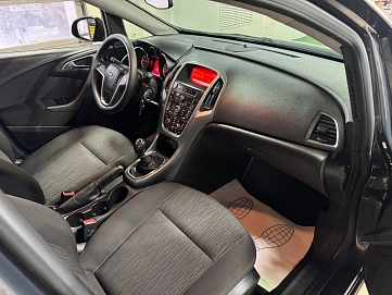 Opel Astra, 2013г, передний привод, механика