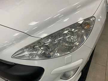 Peugeot 308, 2010г, передний привод, механика