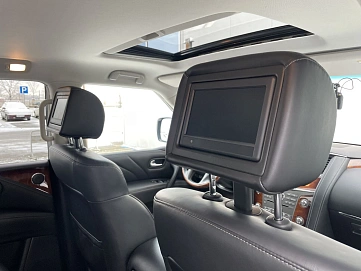 Infiniti QX80, 2017г, передний привод, автомат