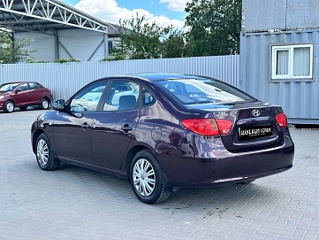 Hyundai Elantra, 2009г, передний привод, механика