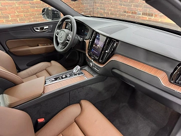 Volvo XC60, 2024г, полный привод, автомат