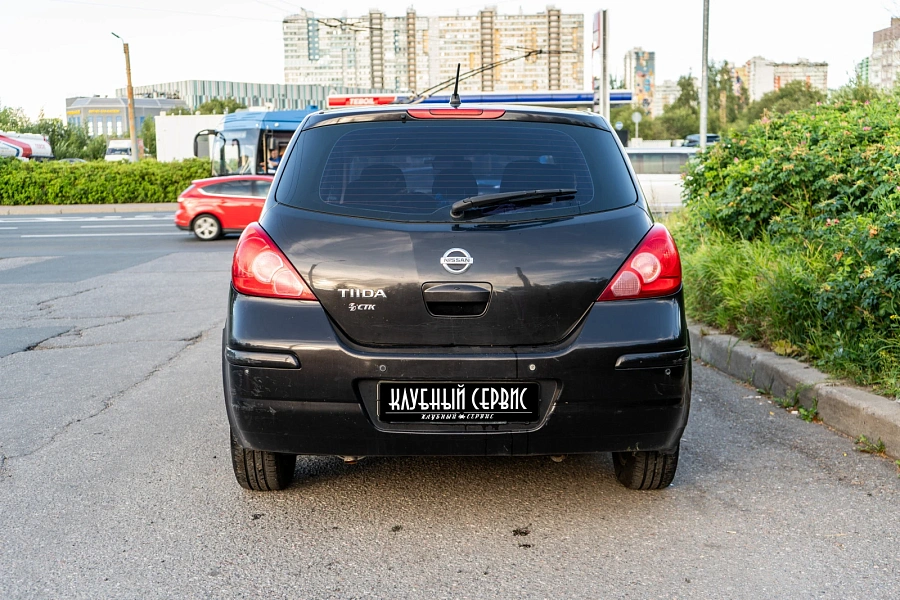 Nissan Tiida, 2011г., передний привод, автомат