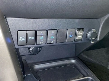 Toyota RAV4, 2015г, передний привод, автомат