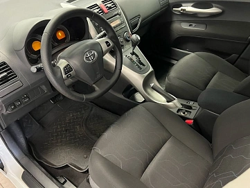 Toyota Auris, 2011г, передний привод, автомат