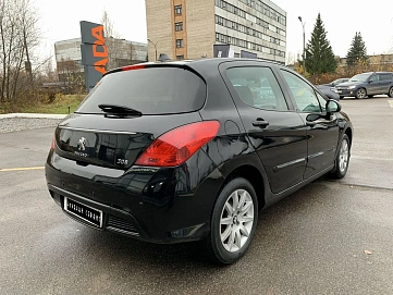 Peugeot 308, 2011г, передний привод, автомат