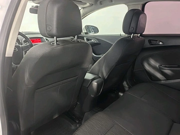 Opel Astra, 2013г, передний привод, механика