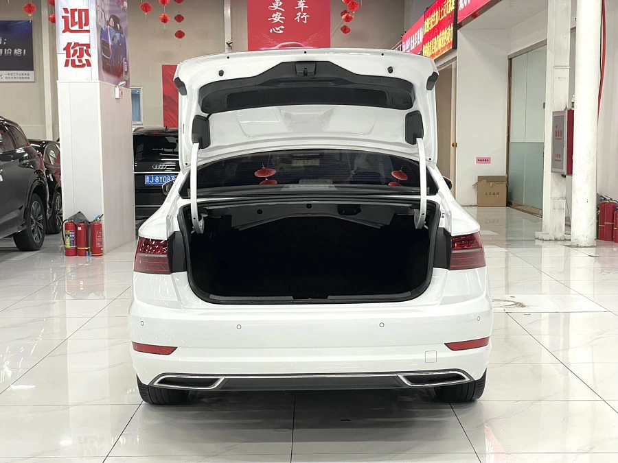 Volkswagen Jetta, 2022г., передний привод, автомат