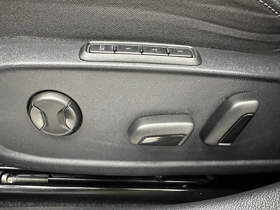 Volkswagen Golf, 2022г., передний привод, робот