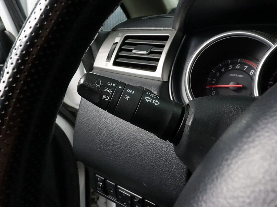 Nissan Tiida, 2013г., передний привод, механика