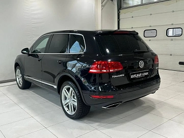 Volkswagen Touareg, 2011г, полный привод, автомат