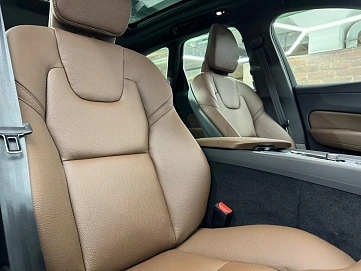 Volvo XC60, 2024г, полный привод, автомат