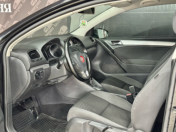 Volkswagen Golf, 2010г, передний привод, робот
