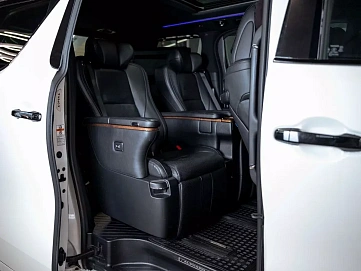 Toyota Alphard, 2016г, передний привод, автомат