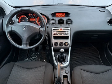 Peugeot 308, 2012г, передний привод, механика