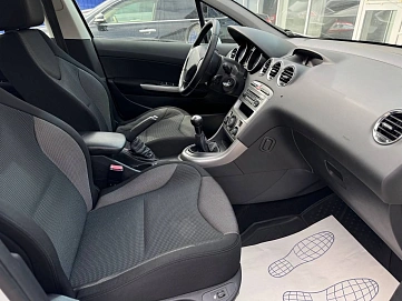 Peugeot 308, 2011г, передний привод, механика