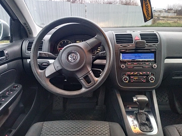 Volkswagen Jetta, 2010г, передний привод, робот