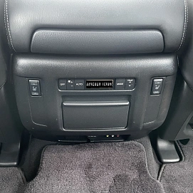 Infiniti QX80, 2017г, передний привод, автомат