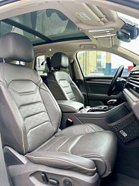 Volkswagen Touareg, 2020г, передний привод, автомат