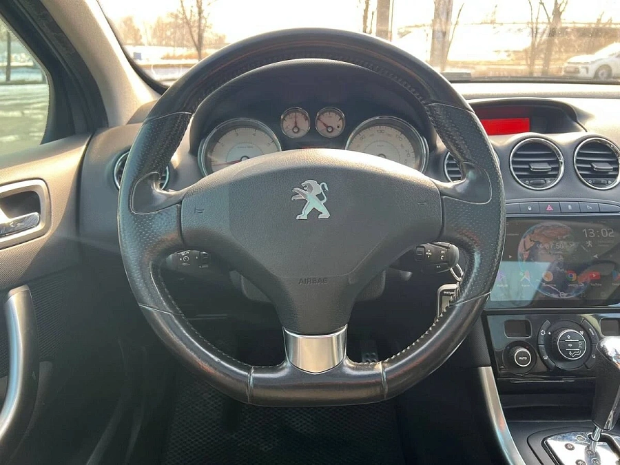 Peugeot 308, 2011г., передний привод, автомат