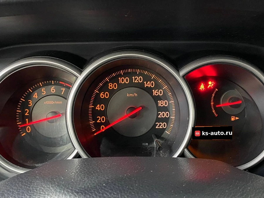 Nissan Tiida, 2008г., передний привод, механика